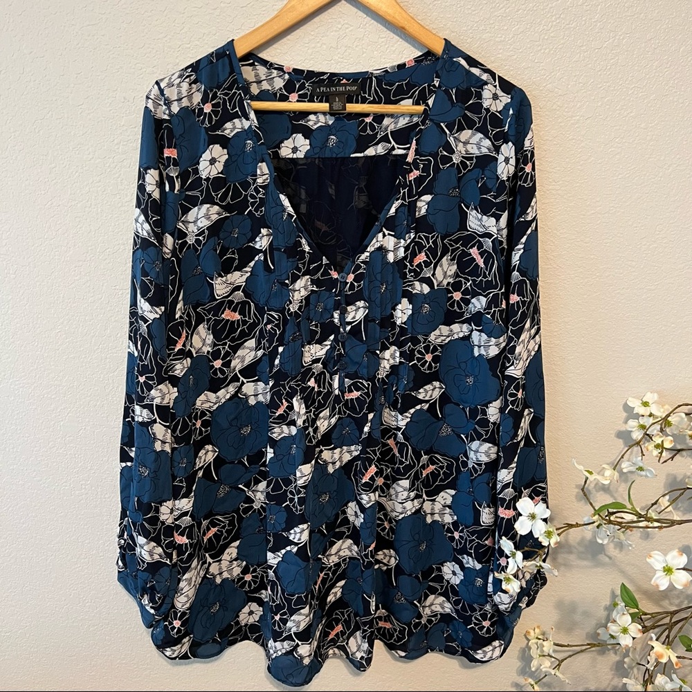 A Pea in the Pod Navy Floral Blouse L